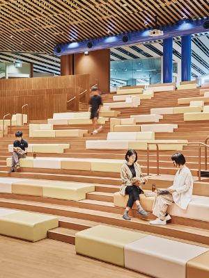 石川県立図書館